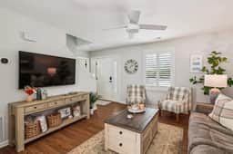 Bay Ridge House- Charming 2-Bedroom Home – Large Backyard, Family-Friendly, Close to Boating & Parks