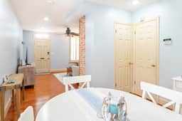 Charming Charles -Walkable Downtown Annapolis Home