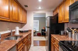 Columbia 3 level spacious townhome w/deck