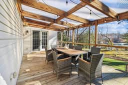 Waterfront home: history, nature and comfort