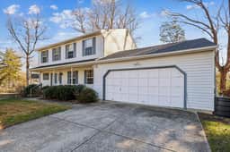 Waterfront home: history, nature and comfort