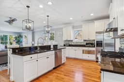 West Annapolis Cottage- 6BR  Walk to Navy Stadium