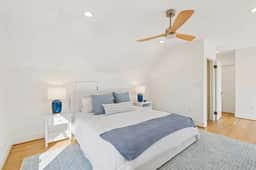 Classic 3 Bedroom Eastport Cottage with Large Yard and Free Parking - Image 5