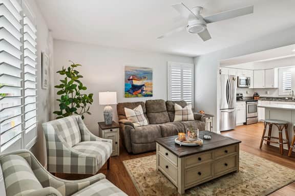 Bay Ridge House- Charming 2-Bedroom Home – Large Backyard, Family-Friendly, Close to Boating & Parks