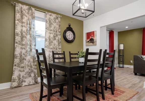 Downtown Annapolis 3 bedroom home with parking!