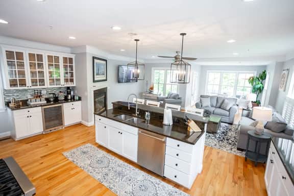 West Annapolis Cottage- 6BR  Walk to Navy Stadium
