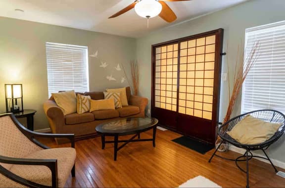 Columbia 3 level spacious townhome w/deck