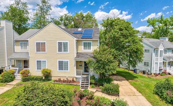 Adorable home steps from Navy stadium!
